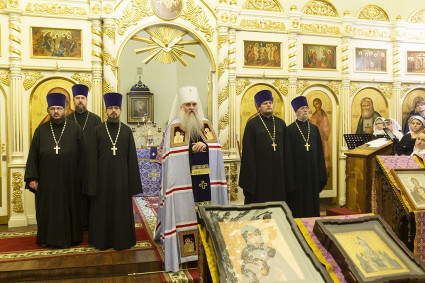 Всенощное бдение на Архиерейском подворье — храме во имя преподобного Серафима Саровского г. Саратова