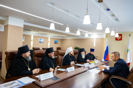 Архиереи Саратовской митрополии встретились с губернатором области
