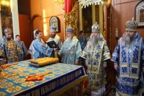 Божественная литургия и панихида в Духосошественском кафедральном соборе г. Саратова