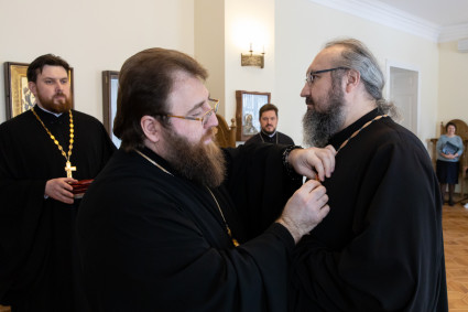 Митрополит Игнатий вручил священнослужителям медали священномученика Германа, епископа Вольского
