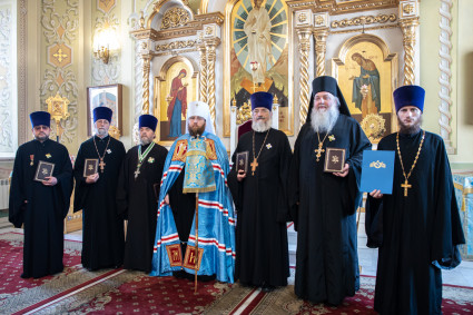 Митрополит Саратовский и Вольский Игнатий совершил вечерню в соединении с Литургией Иоанна Златоуста в Покровском соборе г. Саратова