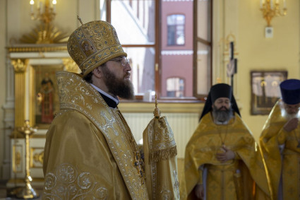 Митрополит Игнатий совершил Божественную литургию в храме апостола и евангелиста Иоанна Богослова при СПДС