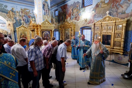 Всенощное бдение с чином погребения в Свято-Троицком кафедральном соборе г. Саратова