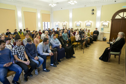 Состоялась встреча Митрополита Лонгина с православной молодежью Саратова