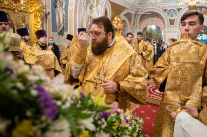 Митрополит Игнатий совершил всенощное бдение на Архиерейском подворье — в Свято-Троицком кафедральном соборе г. Саратова