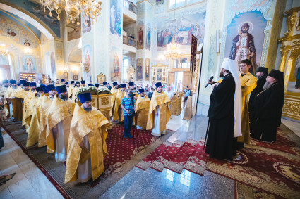 Соборное архиерейское богослужение в Покровском соборе г. Саратова