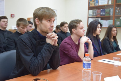 В Саратовской православной духовной семинарии состоялся круглый стол, посвященный традициям семейного воспитания
