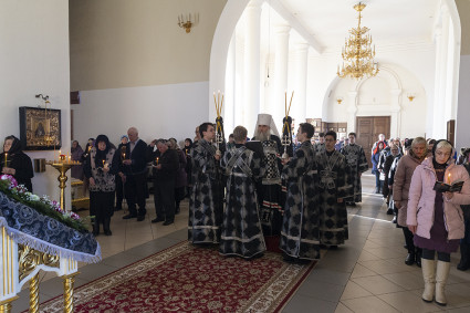 Великое повечерие с чтением канона преподобного Андрея Критского в Свято-Троицком кафедральном соборе г. Вольска