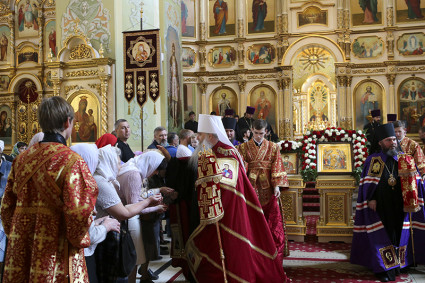 Божественная литургия в храме в честь Покрова Пресвятой Богородицы г.Саратова