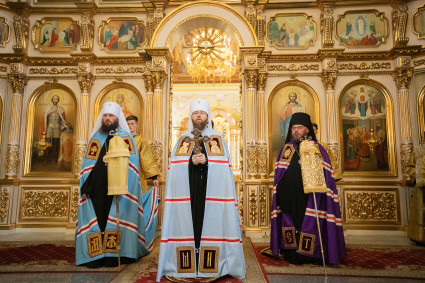 Совершено соборное архиерейское богослужение в Покровском соборе г. Саратова