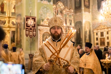 Митрополит Игнатий совершил Божественную литургию и молебен на новый год в Покровском соборе г. Саратова
