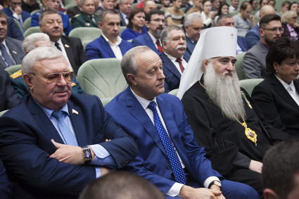 Митрополит Лонгин принял участие в пленарном заседании Гражданского форума