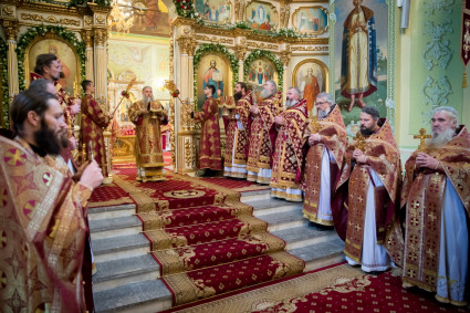 Божественная литургия в храме в честь Покрова Пресвятой Богородицы города Саратова