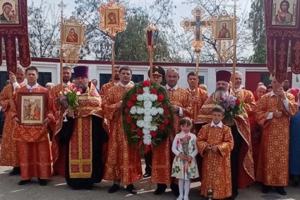 В Марксе прошел крестный ход, посвященный годовщине Победы и шествие Бессмертного полка