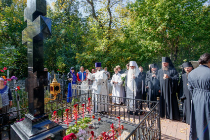 Панихида на Воскресенском кладбище г. Саратова