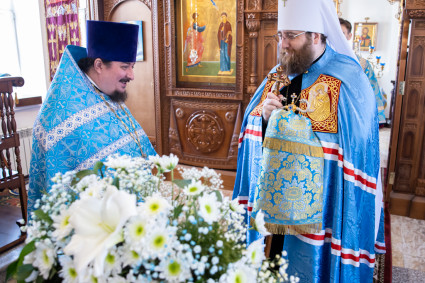 Митрополит Игнатий совершил Божественную литургию в Благовещенском храме г. Саратова