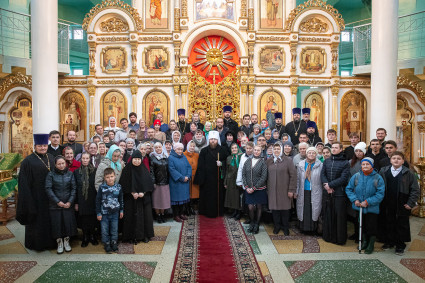 Митрополит Игнатий совершил Божественную литургию во Всехсвятском храме Саратова