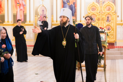 Митрополит Игнатий совершил Божественную литургию в соборном храме святителя Спиридона Тримифунтского г. Саратова