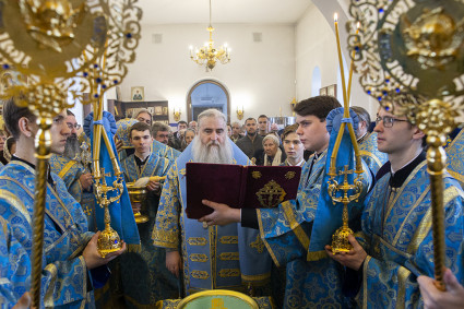 Божественная литургия в храме в честь иконы Божией Матери «Нечаянная Радость» г. Саратова