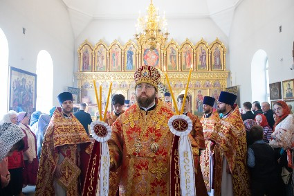 Митрополит Игнатий совершил Божественную литургию в храме в честь иконы Божией Матери «Нечаянная Радость» г. Саратова