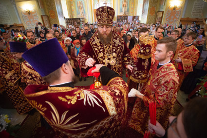 Митрополит Игнатий совершил Великую пасхальную вечерню в Покровском соборе г. Саратова