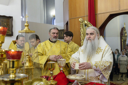 Божественная литургия в храме во имя святого великомученика Георгия Победоносца г. Саратова