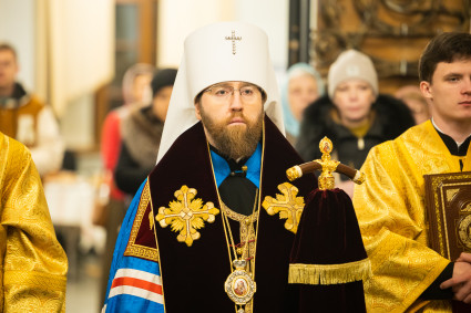 Митрополит Игнатий совершил всенощное бдение с пением акафиста святителю Николаю Чудотворцу в Свято-Никольском мужском монастыре г. Саратова