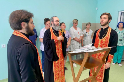 В областной детской больнице совершен молебен о здравии