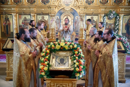 В день празднования в честь Нерукотворного Образа Спасителя в Свято-Троицком соборе Саратова состоялось праздничное богослужение