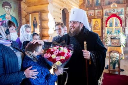 Митрополит Игнатий совершил Великое освящение храма в честь Иверской иконы Божией Матери ст.Тарханы (с. Шевыревка) Саратовского района и первую Божественную литургию в новоосвященном храме