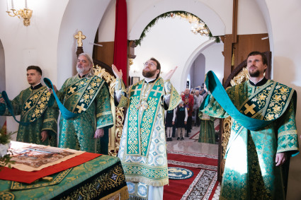 Божественная литургия в Сергиевском храме г. Саратова