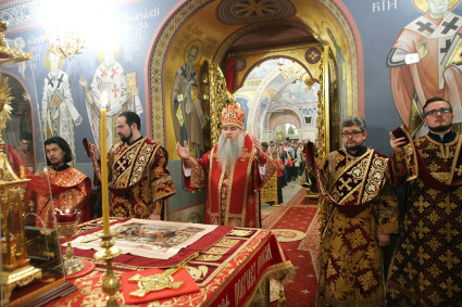 В праздник Светлого Христова Воскресения Митрополит Лонгин возглавил торжественное богослужение в Свято-Троицком кафедральном соборе г.Саратова