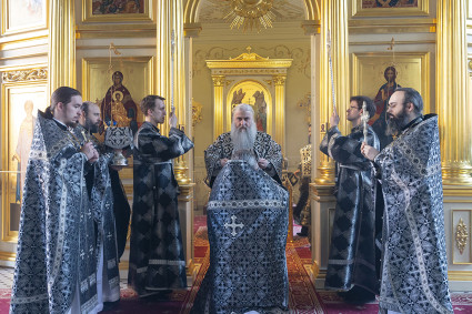 Литургия Преждеосвященных Даров на Архиерейском подворье — в храме во имя святого апостола и евангелиста Иоанна Богослова при СПДС