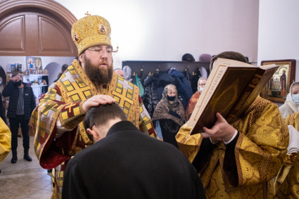 Митрополит Игнатий совершил Божественную литургию в храме в честь иконы Божией Матери «Всех скорбящих Радость» г.Саратова