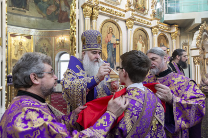 Божественная литургия в храме Всех святых, в земле Русской просиявших, г. Саратова