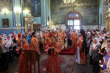 Божественная лиутргия в храме в честь Воскресения Господня г. Пугачева