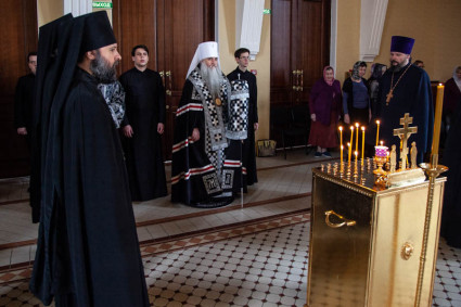 Уставное богослужение на Архиерейском подворье — в храме святого апостола и евангелиста Иоанна Богослова при СПДС