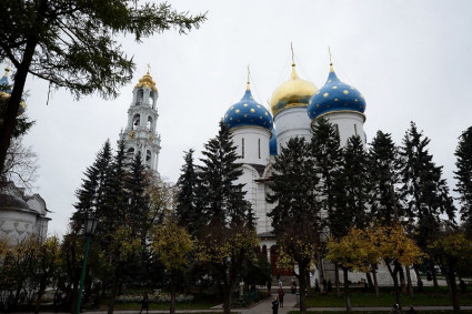 Божественная литургия в Успенском соборе Троице-Сергиевой Лавры