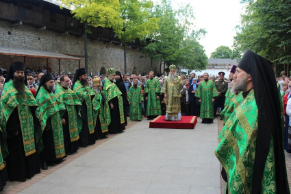 Всенощное бдение в Михайловском соборе Псково-Печерского монастыря