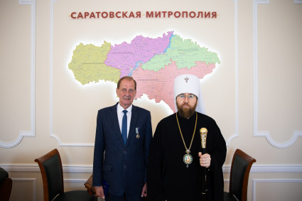 Митрополит Игнатий наградил Павла Васильевича Суркова
