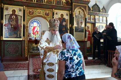 Божественная литургия на Архиерейском подворье — храме в честь иконы Божией Матери «Утоли моя печали» г. Саратова