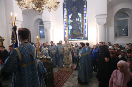 Всенощное бдение на Архиерейском подворье — в храме в честь иконы Божией Матери «Утоли моя печали» г. Саратова