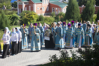 Божественная литургия в Свято-Алексиевском женском монастыре г. Саратова
