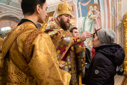 Митрополит Игнатий совершил всенощное бдение на Архиерейском подворье — в Свято-Троицком кафедральном соборе г. Саратова