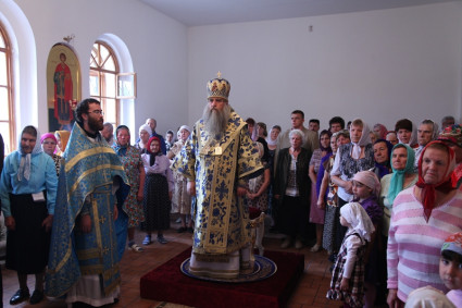 Божественная литургия в храме в честь Успения Пресвятой Богородицы п. Возрождение Хвалынского района