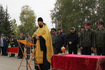 Священник принял участие в церемонии принятия присяги