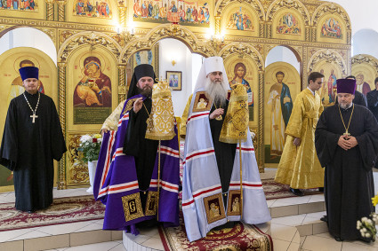 Божественная литургия в храме во имя святых первоверховных апостолов Петра и Павла г. Красноармейска (Балашовская епархия)