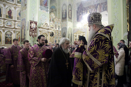 Всенощное бдение в храме в честь Покрова Пресвятой Богородицы г. Саратова