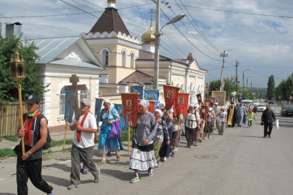 Крестный ход «Саратов-Вавилов Дол» встречают в Вольском районе