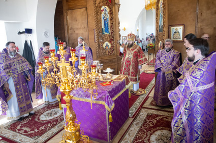 Митрополит Игнатий совершил Божественную литургию в храме Новомучеников и исповедников Саратовских г. Саратова
